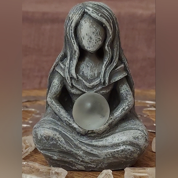 1 DAY SALE!!! Lunar Goddess Moon Goddess Witchy Woman Crystal Ball Magic Statue - Picture 8 of 13